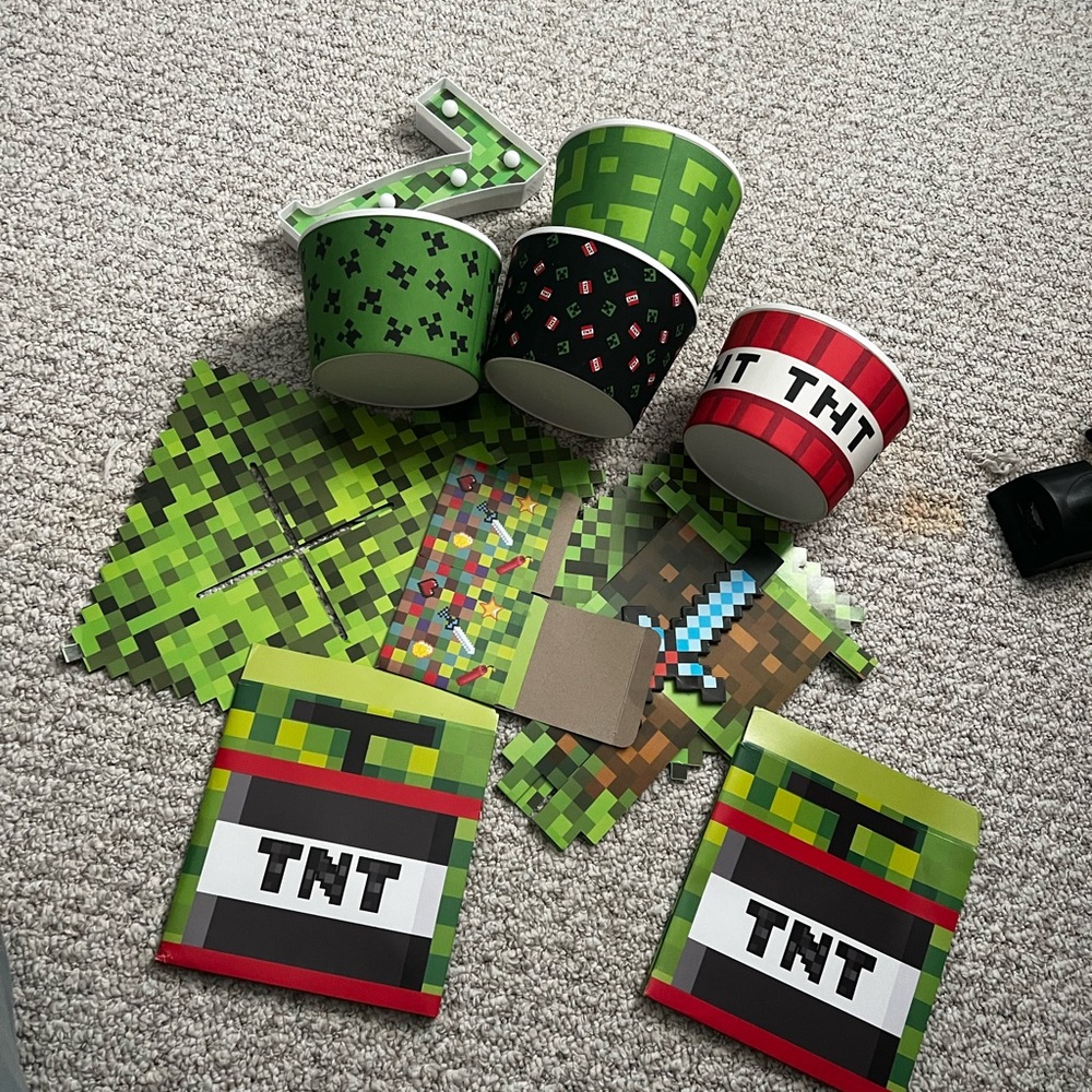 Minecraft Pixelated Party Supplies Set with TNT Design